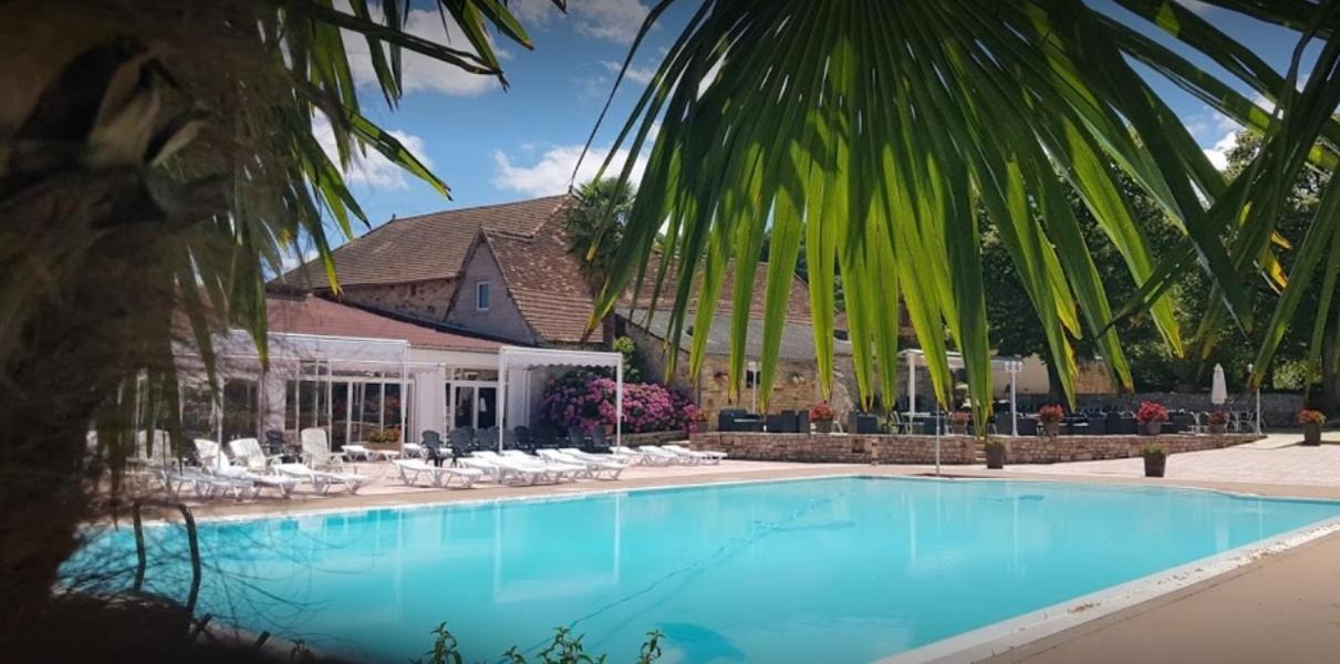 Hotel Restaurant - Le Vieux Pigeonnier Loubressac Exterior photo
