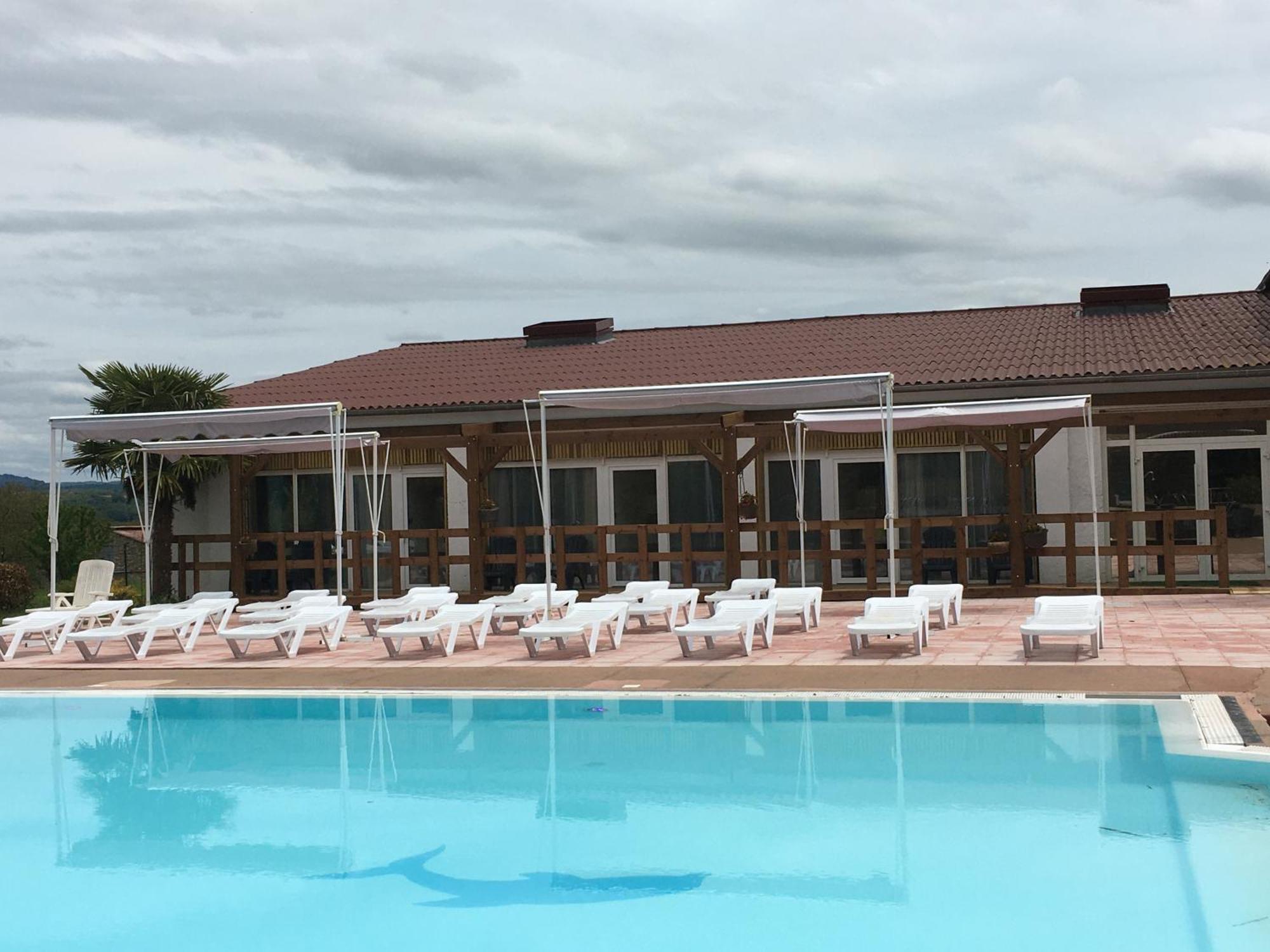 Hotel Restaurant - Le Vieux Pigeonnier Loubressac Exterior photo